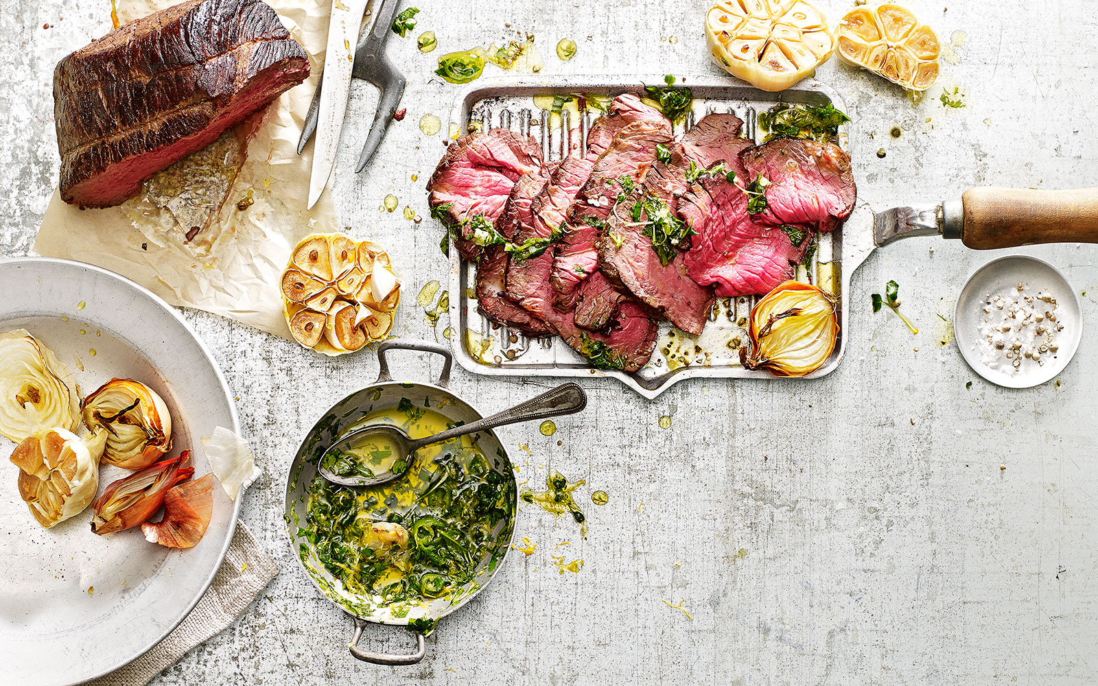 Food fotografie rosbief en knoflook