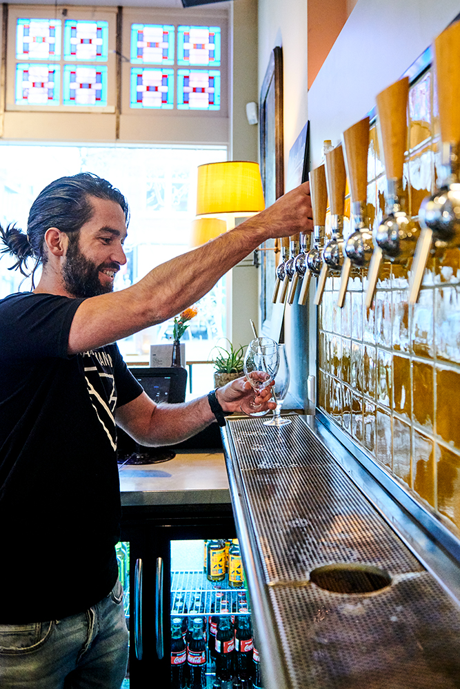 Lifestyle fotografie bier tappen