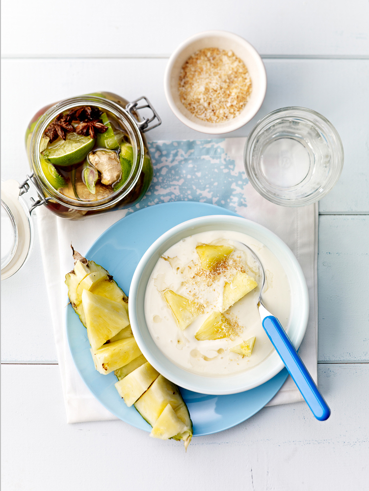Food fotografie Alpro ontbijt ananas en yoghurt