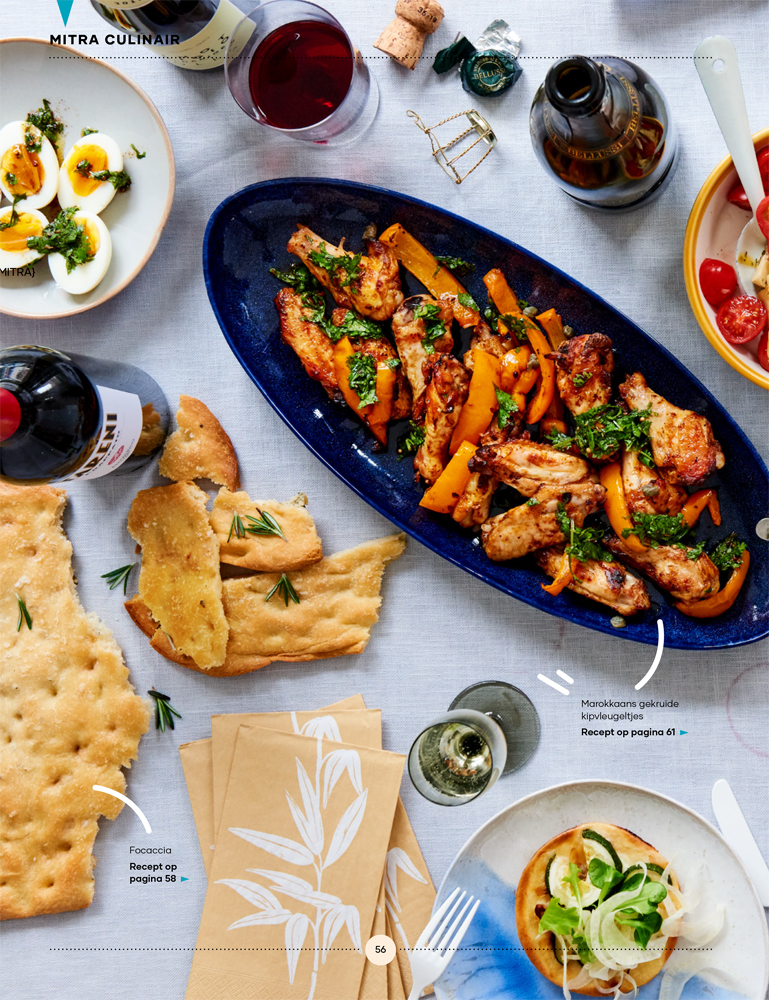 Food fotografie kippenvleugeltjes en focaccia 