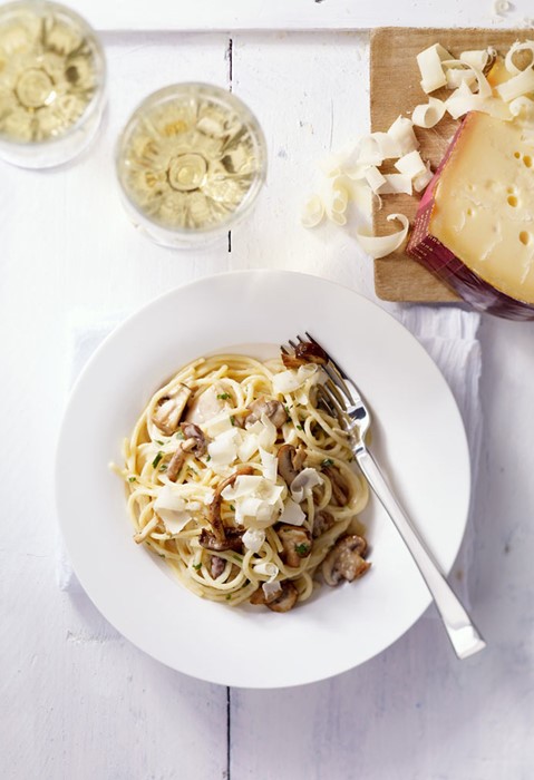 Food fotografie spaghetti, champignons en kaas