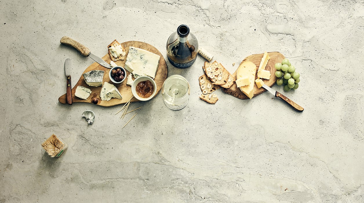 Foodfotografie Kaasplank en witte wijn