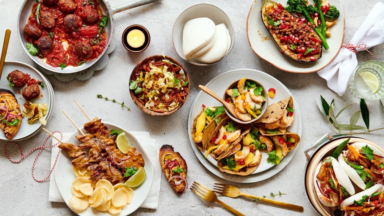 Foodfotografie van tafel met vegetarische gerechten
