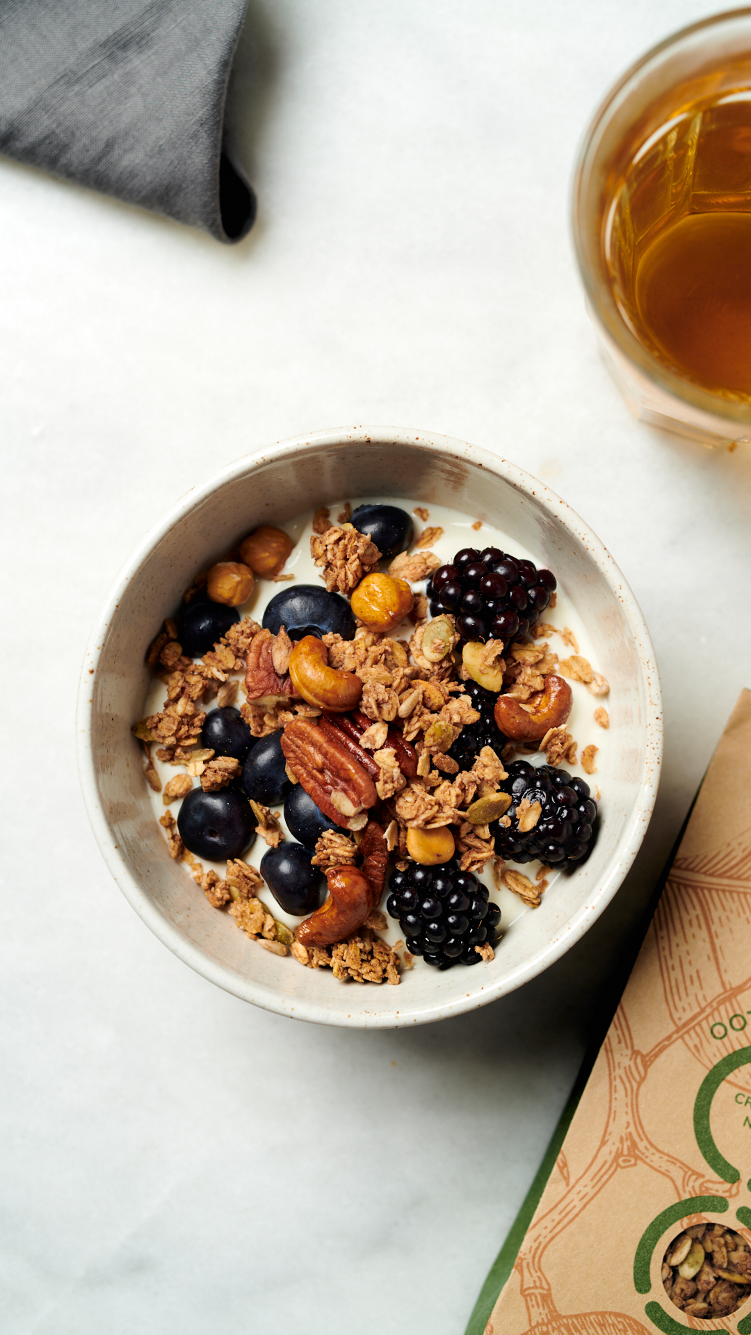 Food fotografie voor Oot granola in een bowl met fruit