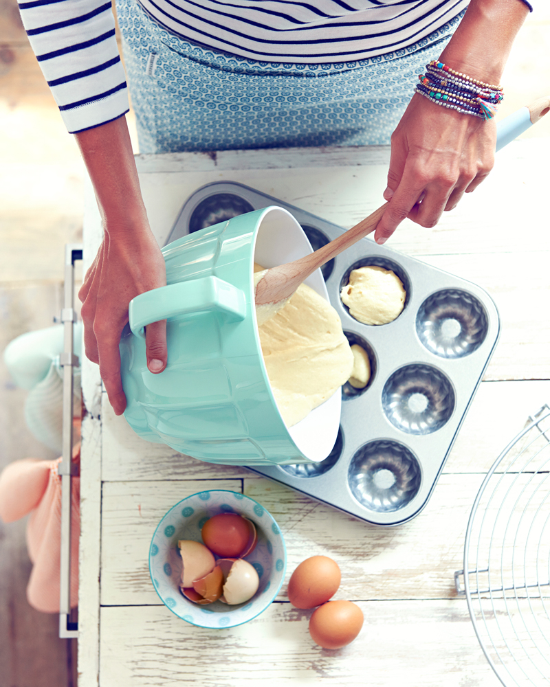 Lifestyle fotografie beslag in bakvorm gieten